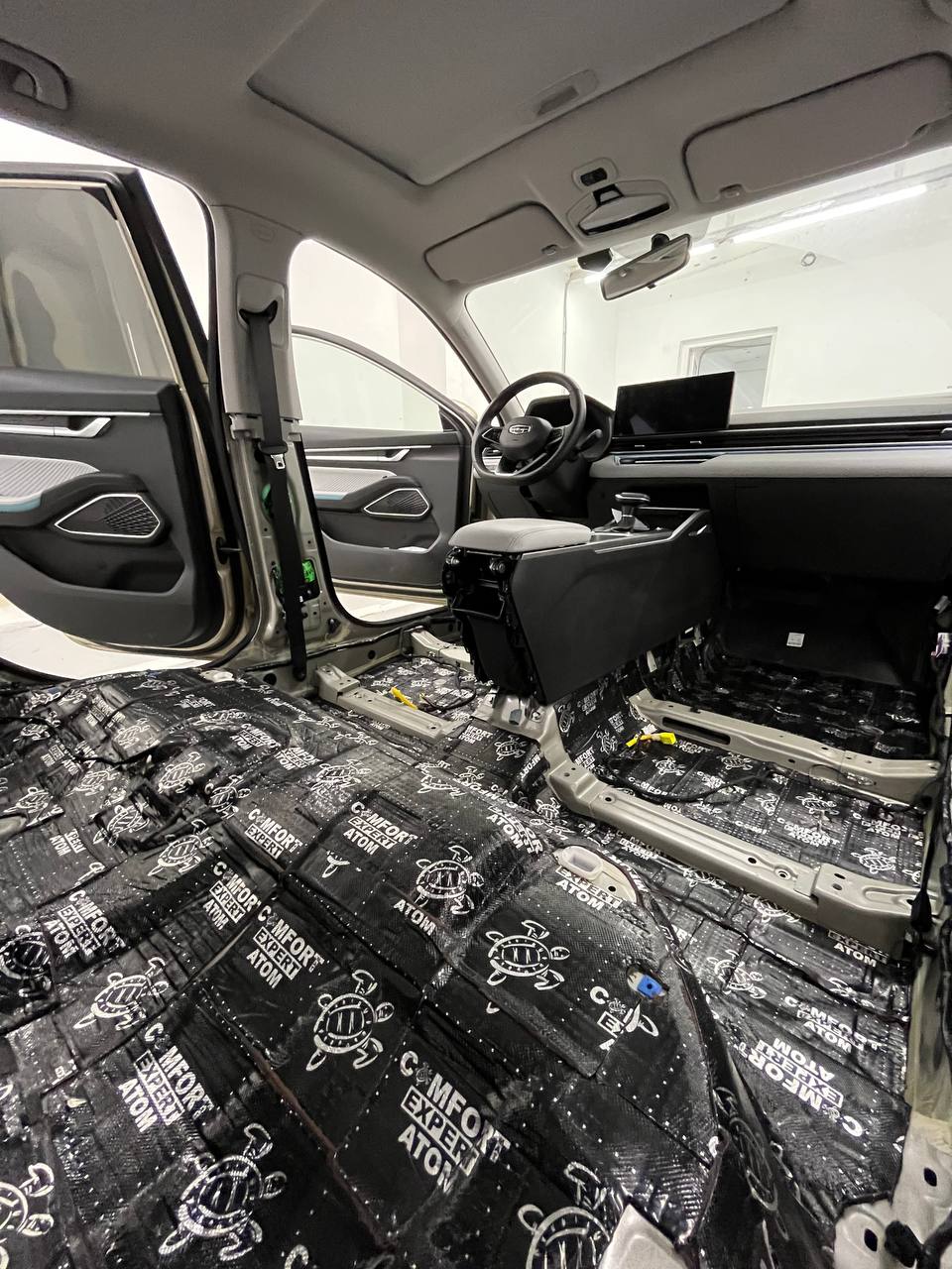 Geely emgrand двухслойная шумоизоляция пола