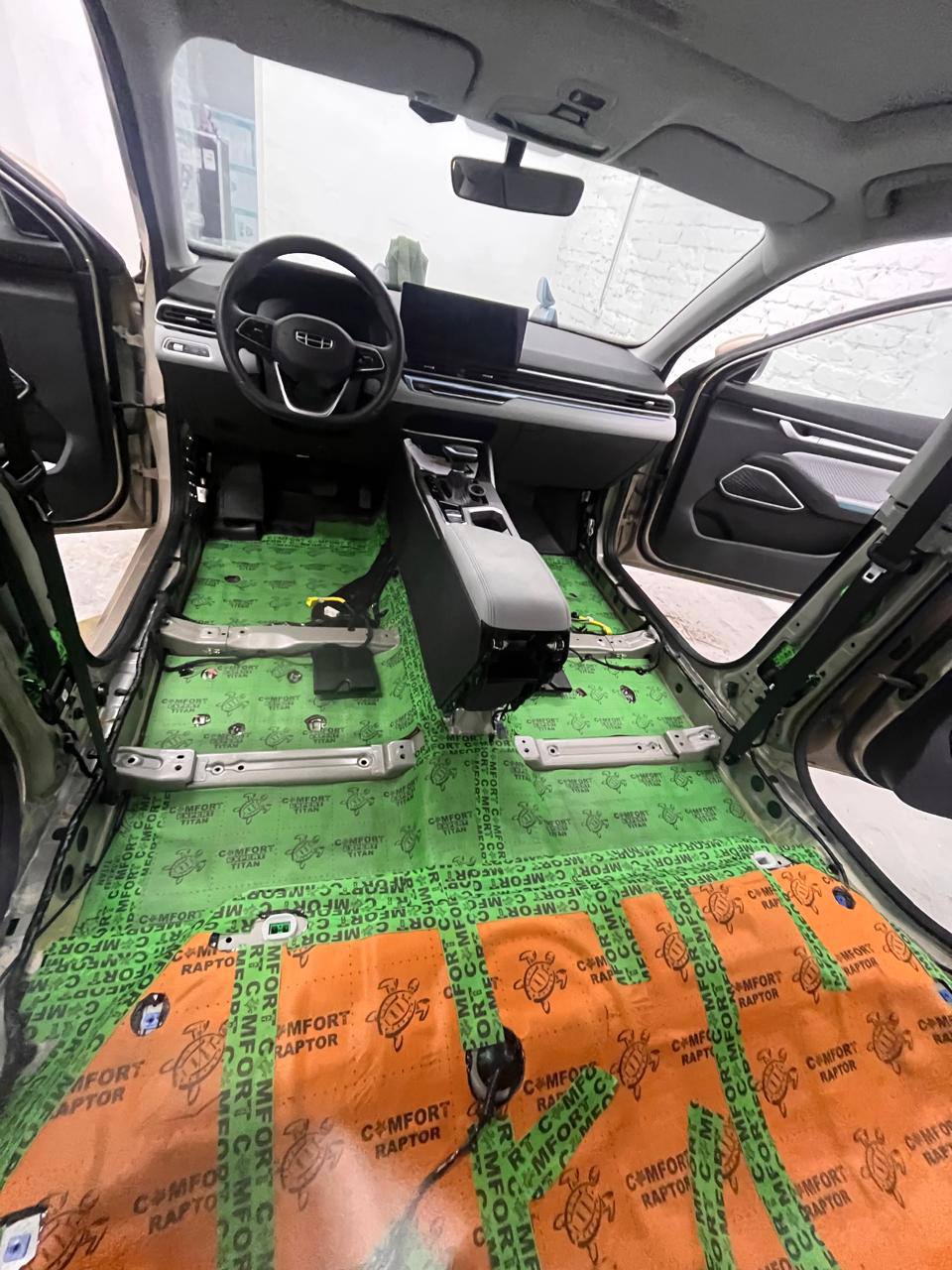 Geely emgrand двухслойная шумоизоляция пола
